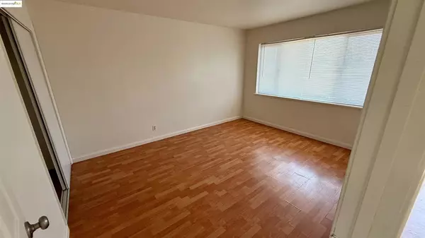 Oakland, CA 94603,10100 Walnut