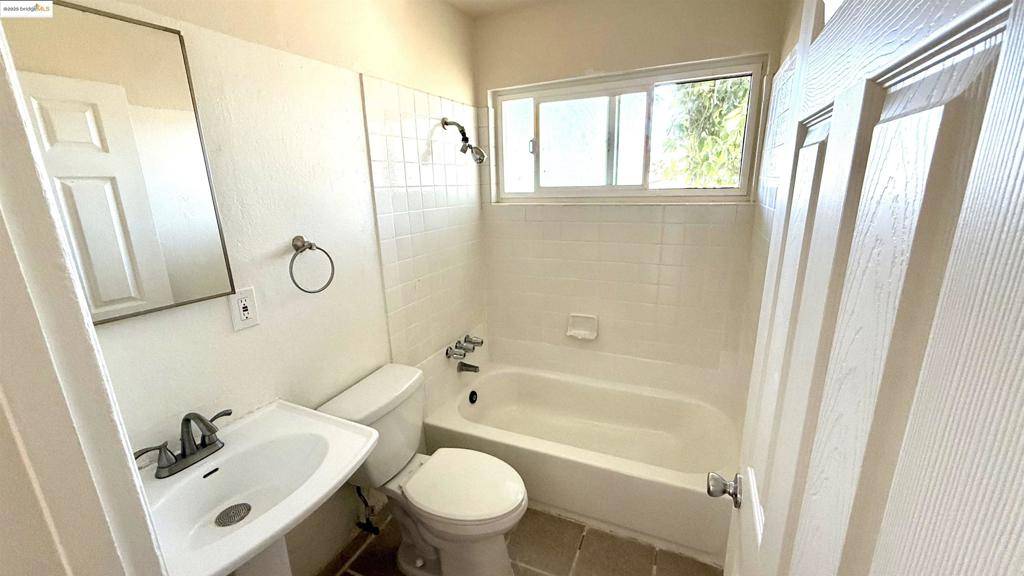 Oakland, CA 94603,10100 Walnut