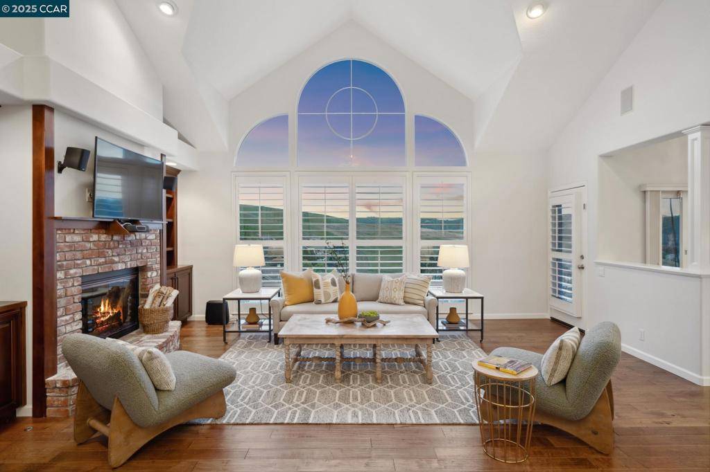460 Silver Hollow Drive, Walnut Creek, CA 94598