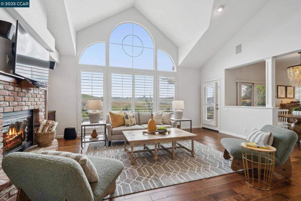 Walnut Creek, CA 94598,460 Silver Hollow Drive