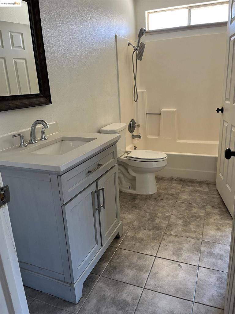 Oakley, CA 94561,881 Chianti