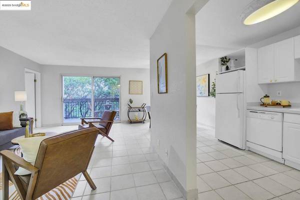 Oakland, CA 94610,466 Crescent St #115