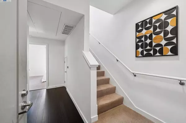 San Francisco, CA 94124,555 Innes #411