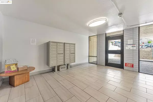 Oakland, CA 94610,375 Jayne Avenue #106