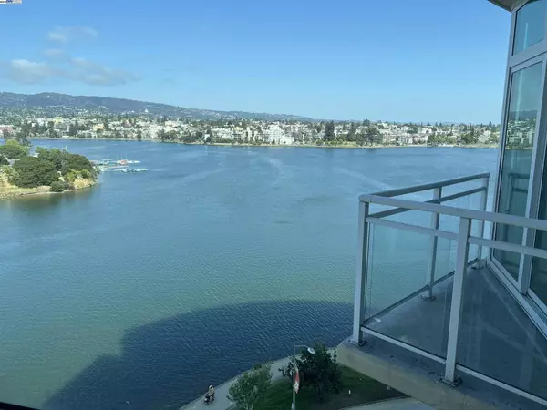 1 Lakeside Dr #821, Oakland, CA 94612
