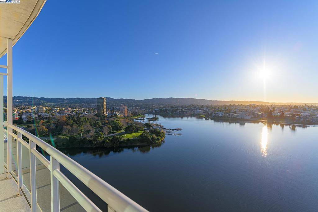 1 Lakeside Dr #1806, Oakland, CA 94612