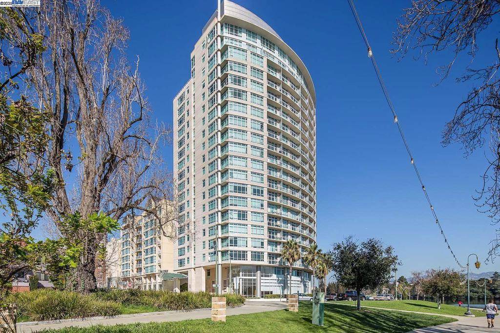 Oakland, CA 94612,1 Lakeside Dr #916
