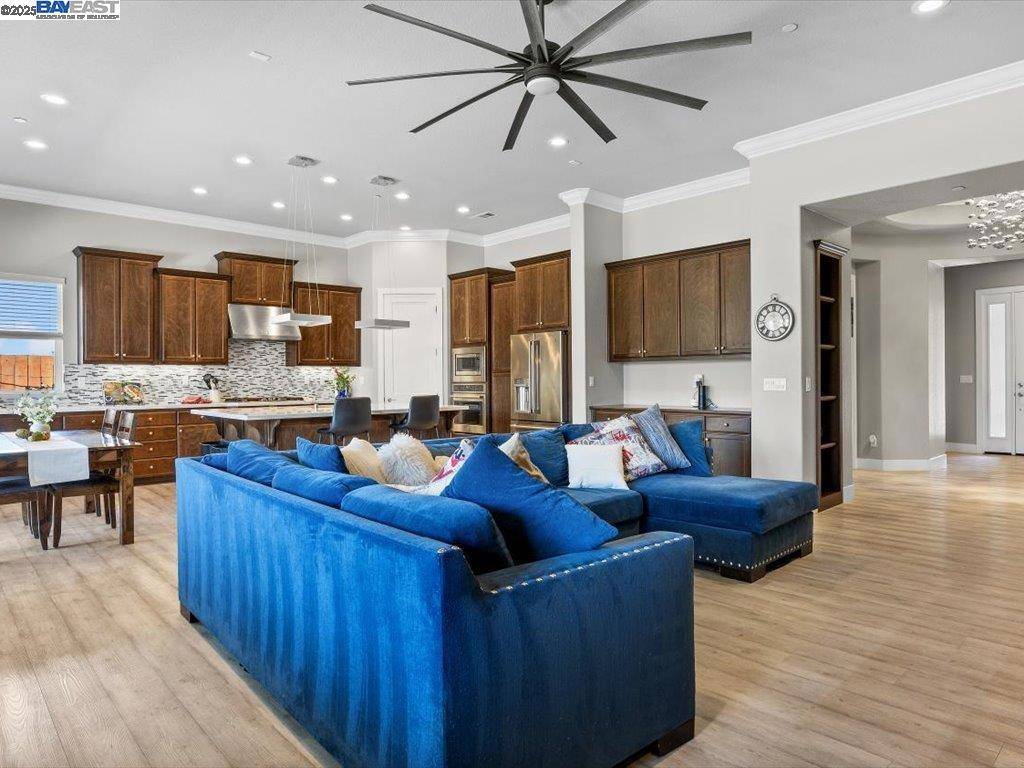 Manteca, CA 95337,1385 Mirassou Dr