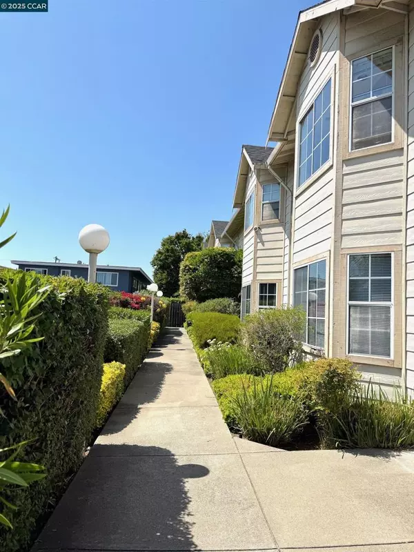 3693 Maybelle Ave,  Oakland,  CA 94619-2148