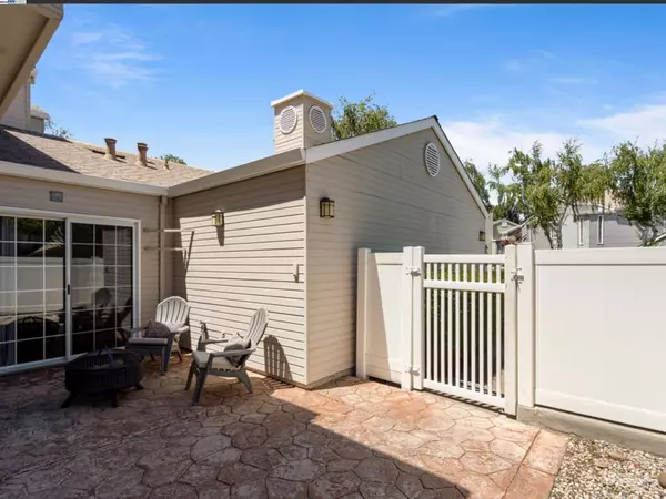 Pleasanton, CA 94588,7740 Creekside Dr