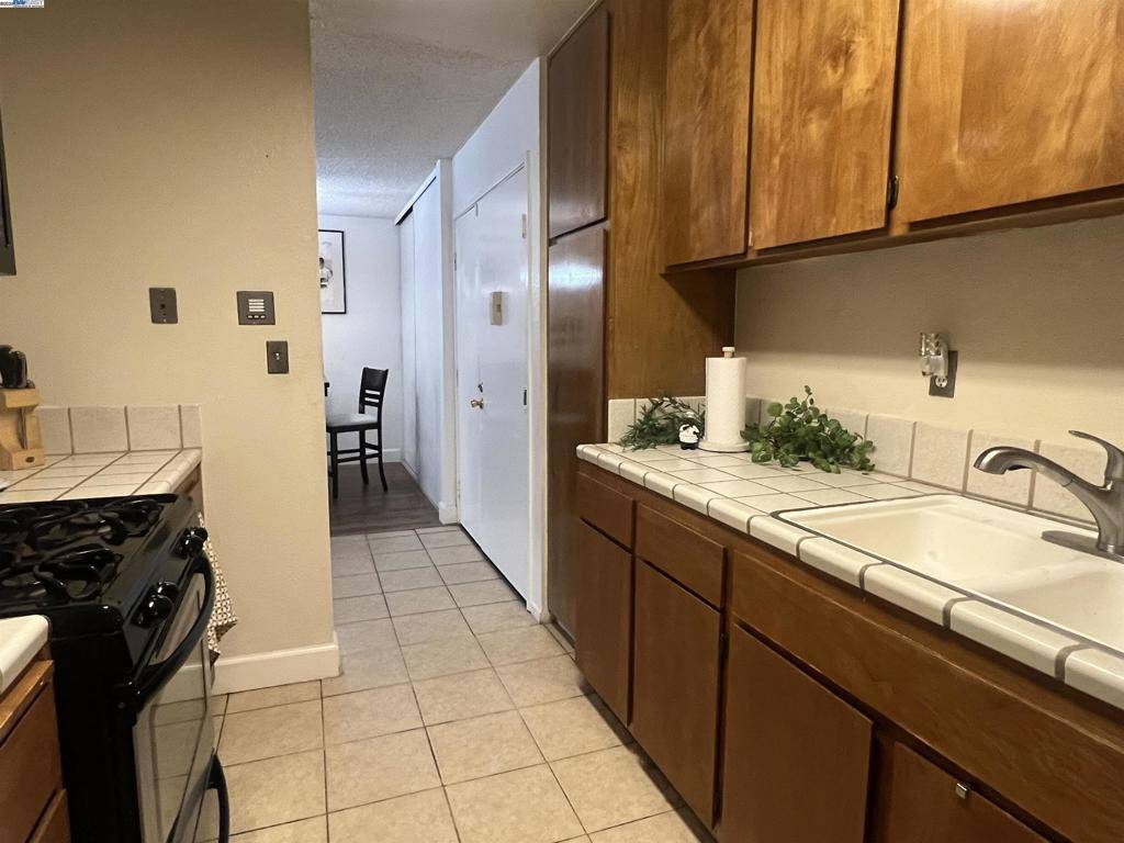 San Pablo, CA 94806-3880,2121 Vale Rd #123