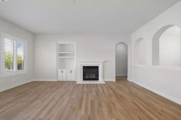 Vacaville, CA 95687,1060 swan river ct