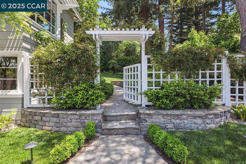Orinda, CA 94563,72 Davis Rd