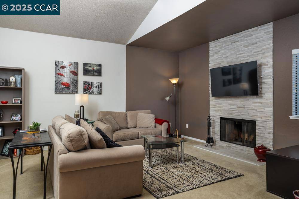 1086 Maywood Ln, Martinez, CA 94553