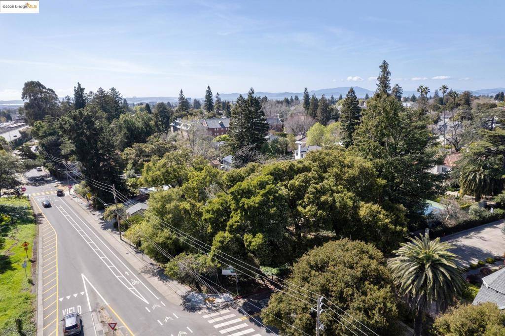 Oakland, CA 94618,0 Ivanhoe