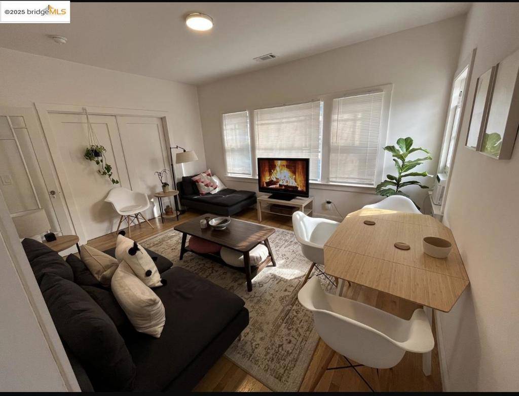 Berkeley, CA 94705,2942 HILLEGASS AVE