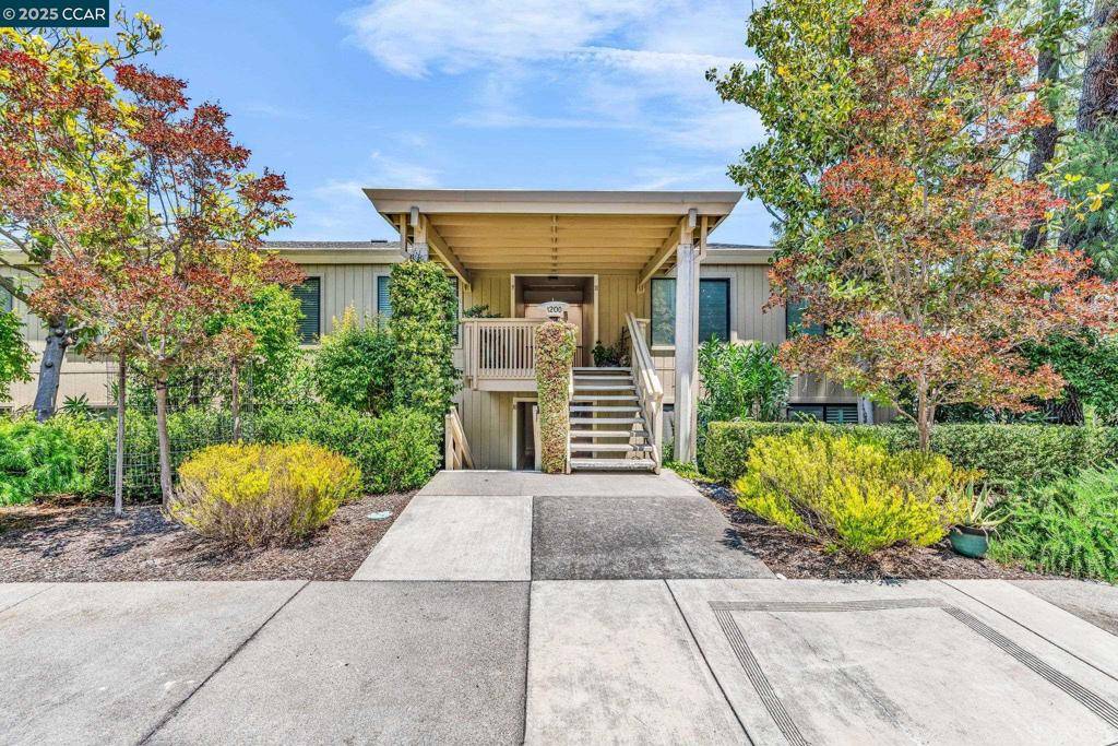 Walnut Creek, CA 94595,1200 Canyonwood Ct #10
