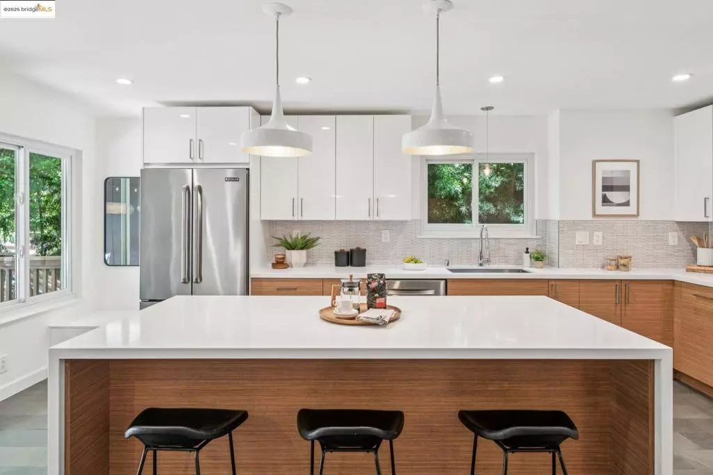 Oakland, CA 94611,6738 Aitken Dr