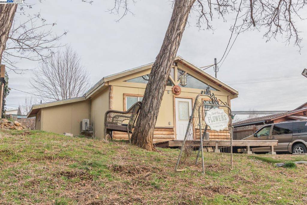 Weaverville, CA 96093,60 Mulligan St.