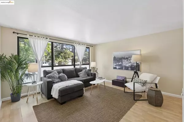 Berkeley, CA 94704,2632 Warring St #1