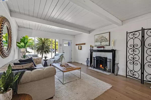 Castro Valley, CA 94546,20089 Emerald Ct