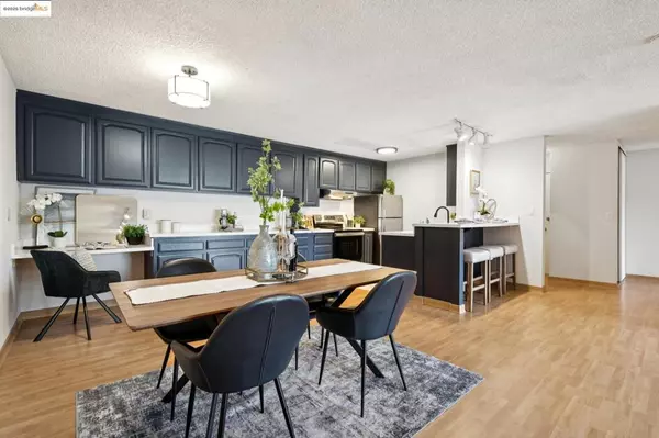 Alameda, CA 94501,960 Shorepoint Ct #320