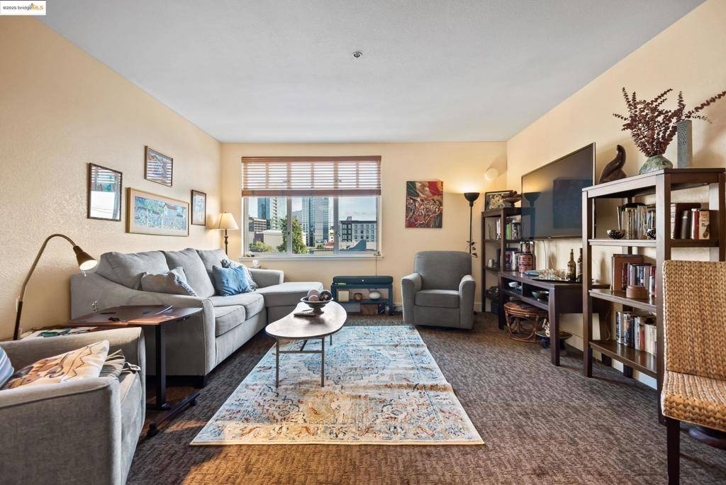 Oakland, CA 94612,2407 Telegraph Ave #504