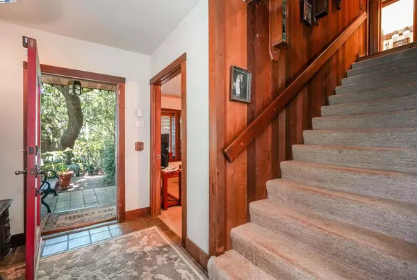San Rafael, CA 94903-3840,21 Red Rock Way