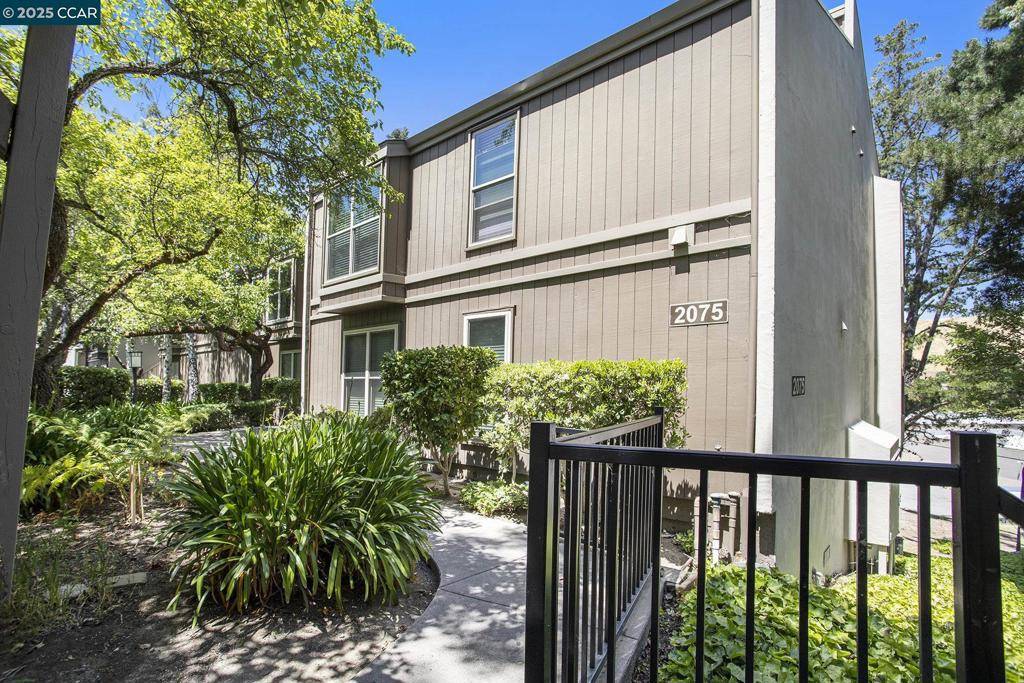 Moraga, CA 94556,2075 Ascot Dr #221
