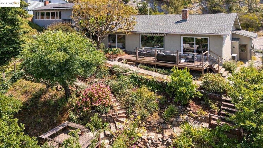 241 Crestmont Dr, Oakland, CA 94619