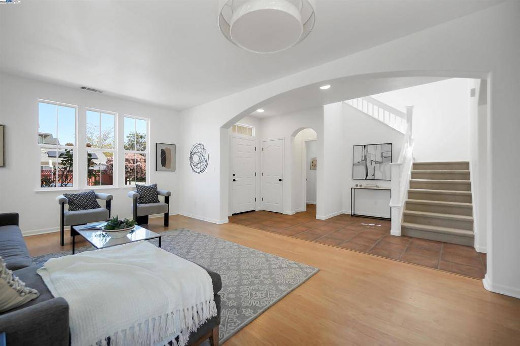 1165 Cottage Ln, Hercules, CA 94547-2703