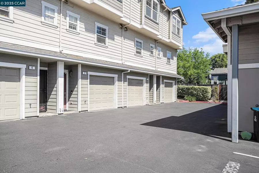 2 Ashford Pl, Martinez, CA 94553