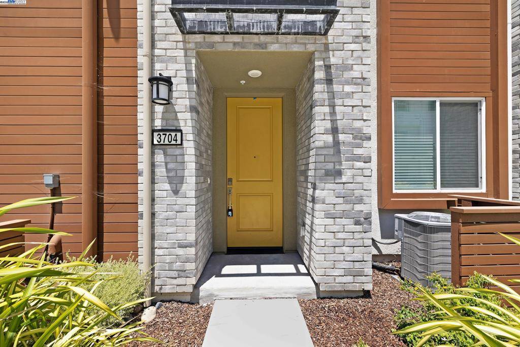 Fremont, CA 94538,3704 Silicon Common