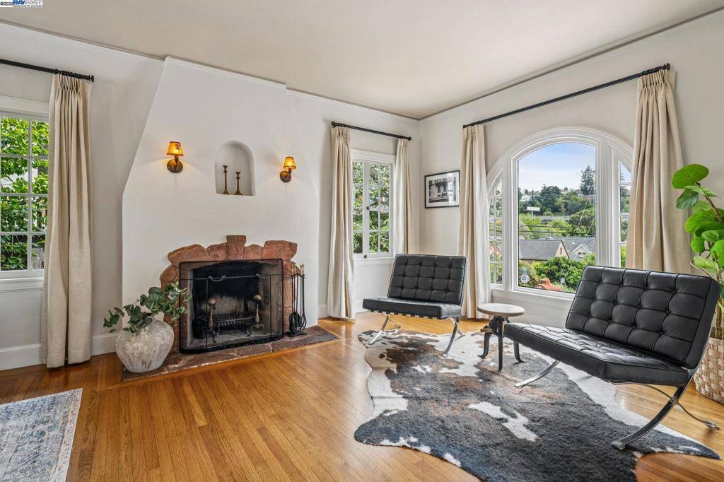 Oakland, CA 94618,6447 Chabot Rd