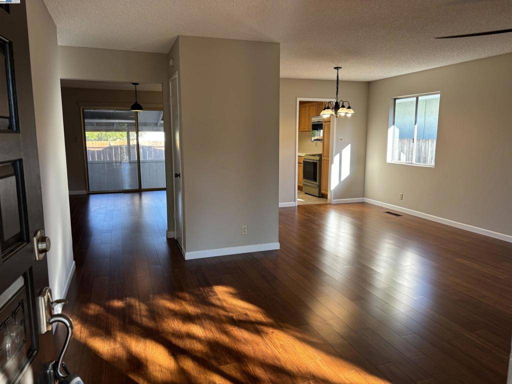 Healdsburg, CA 95448,224 Orangewood Dr
