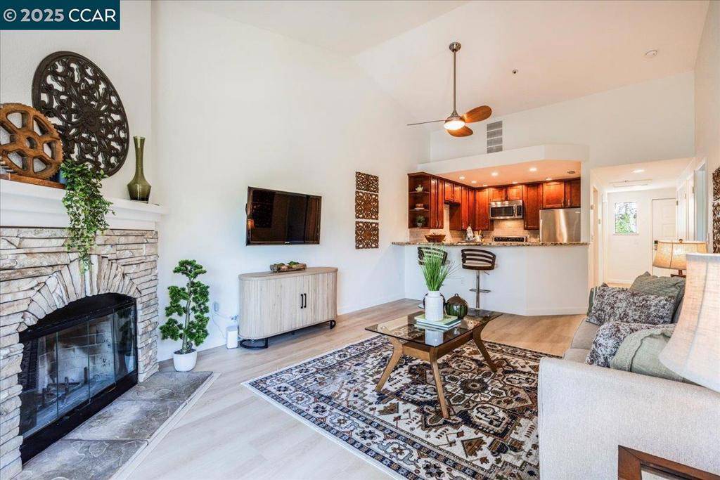 Walnut Creek, CA 94595,1733 S Villa Way