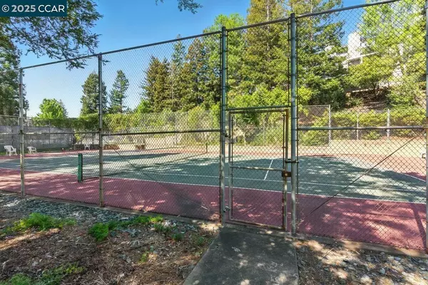Martinez, CA 94553,223 Via Pinada Ln