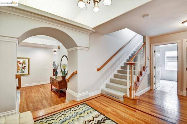 6940 Norfolk RD, Berkeley, CA 94705