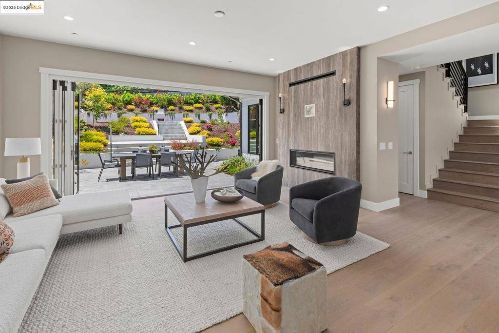 Oakland, CA 94618,6268 Acacia Avenue