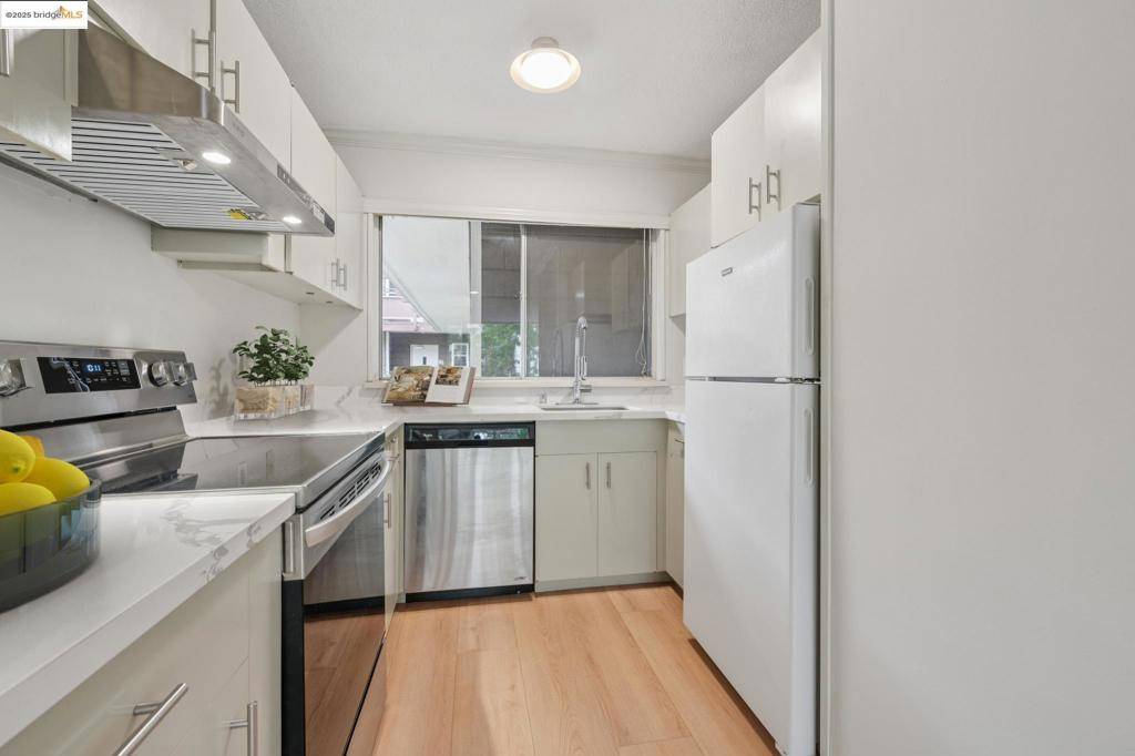 Berkeley, CA 94704,2601 College Ave #205