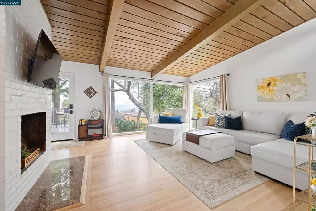 Berkeley, CA 94708,256 Fairlawn Dr