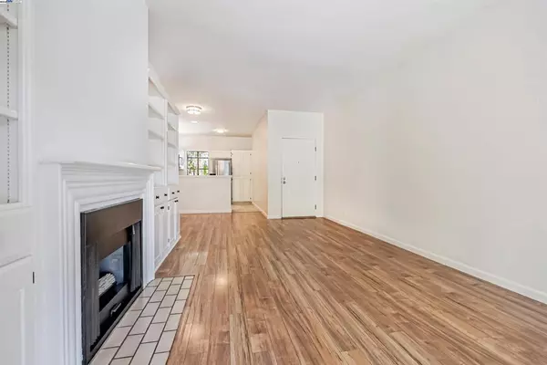 Fremont, CA 94536,36996 Meadowbrook Cmn #104