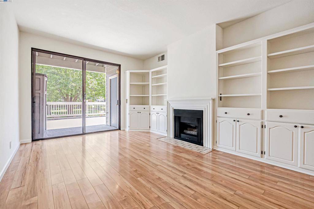 Fremont, CA 94536,36996 Meadowbrook Cmn #104