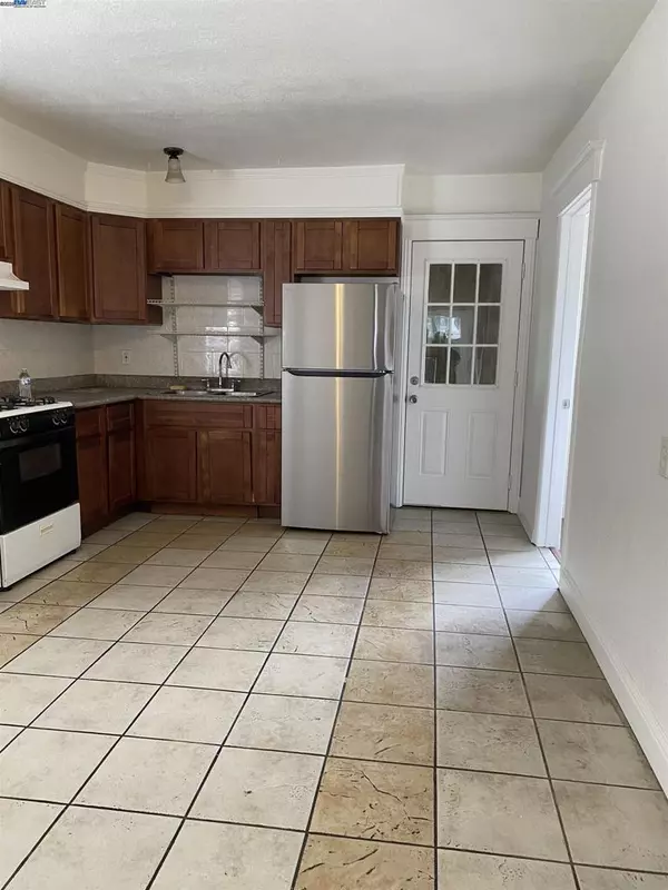 Oakland, CA 94601,1221 38th Avenue
