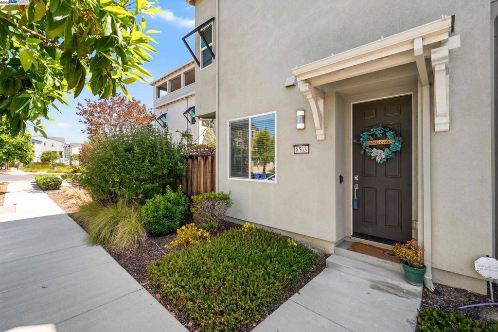 Newark, CA 94560,8563 Schooner Way