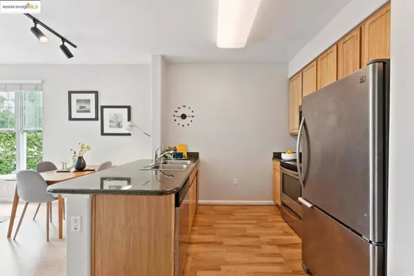 Emeryville, CA 94608,1121 40th ST #5204