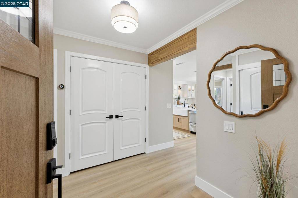 Walnut Creek, CA 94595,2101 Golden Rain Rd #14
