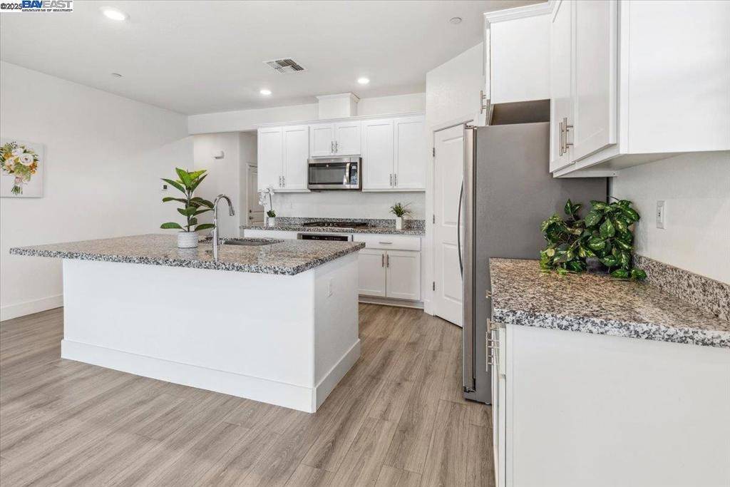 Lathrop, CA 95330,946 Osprey Dr