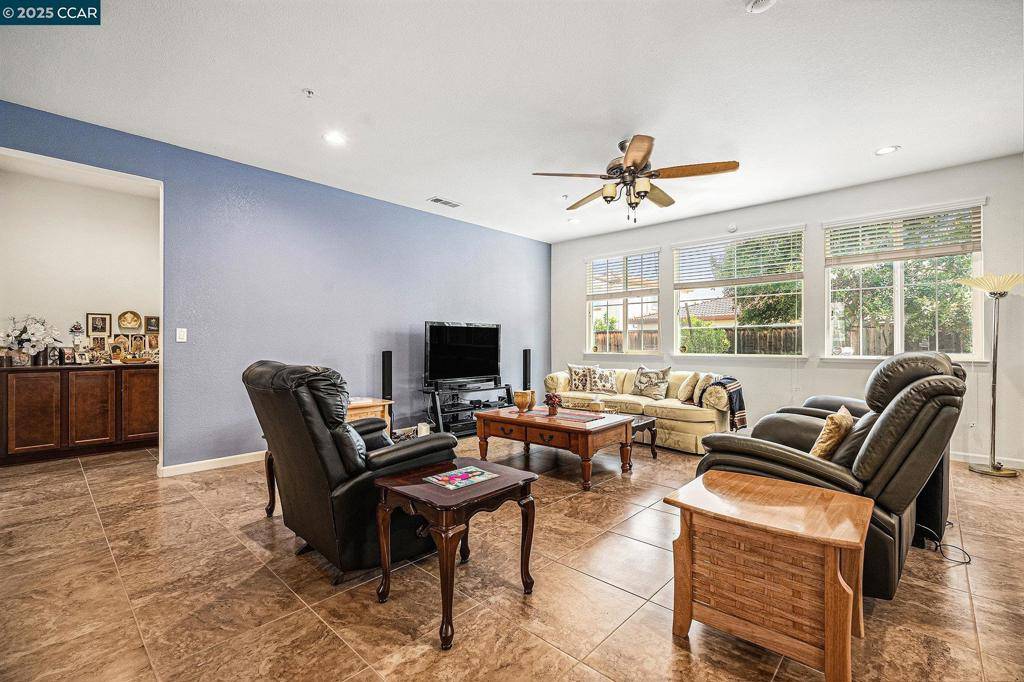 Antioch, CA 94531,4637 Appleglen St