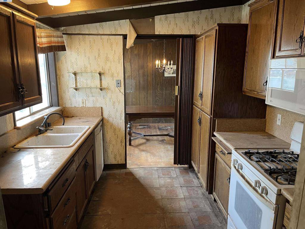 Hayward, CA 94544,30456 Hoylake St